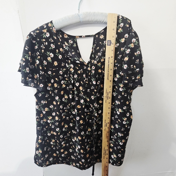 Shein Curve Size 1XL Polyester Black Multi-Colored Floral Ruffled Short-sleeved - Picture 4 of 16